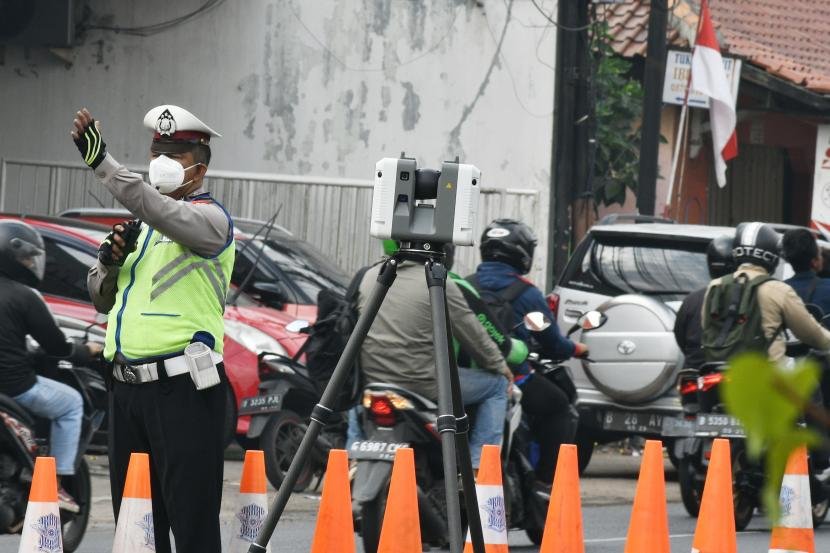 Petugas Kepolisian