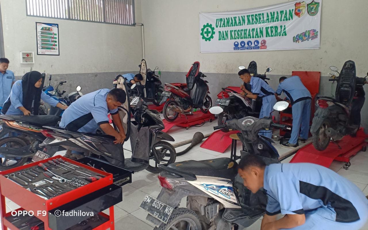Teknisi Otomotif