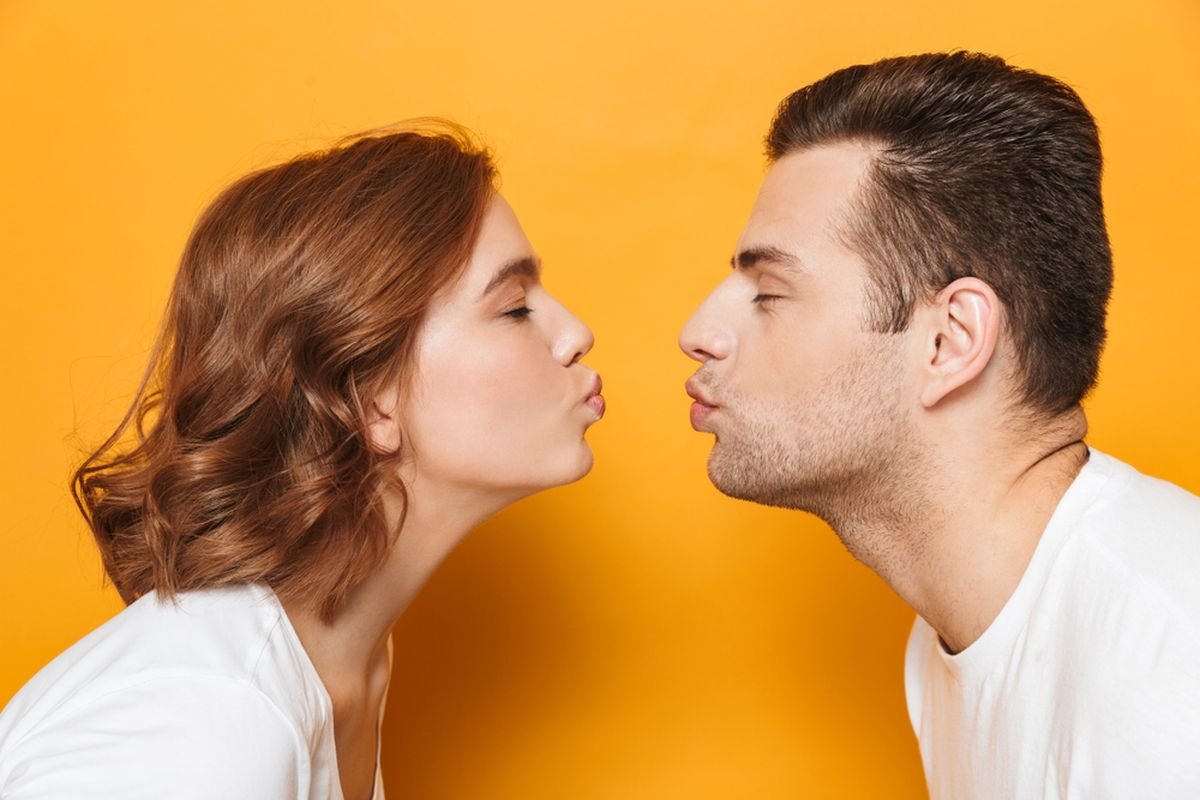 Rahasia Ciuman Manfaatnya Lebih dari Sekedar Romantis!